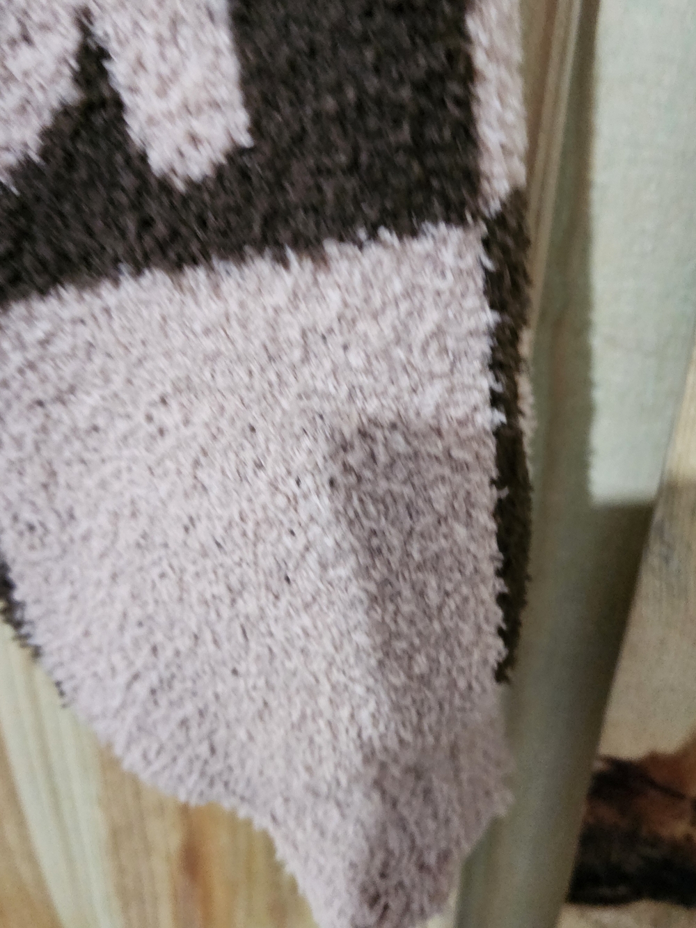 POL Checkerboard Heart & Flower V-Neck Sweater - Picture 4 of 10